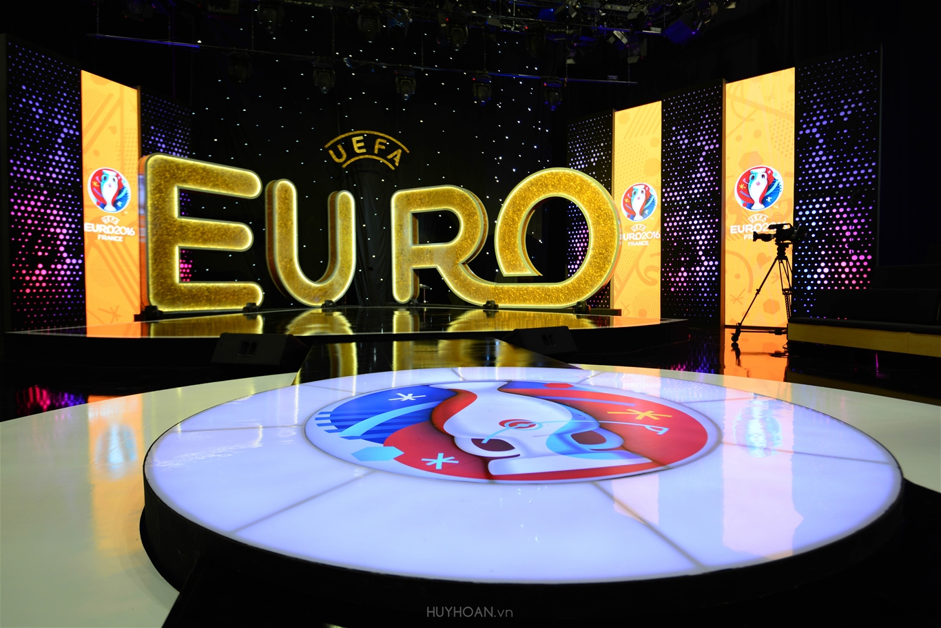 Thiết kế sân khấu bình luận Euro 2016